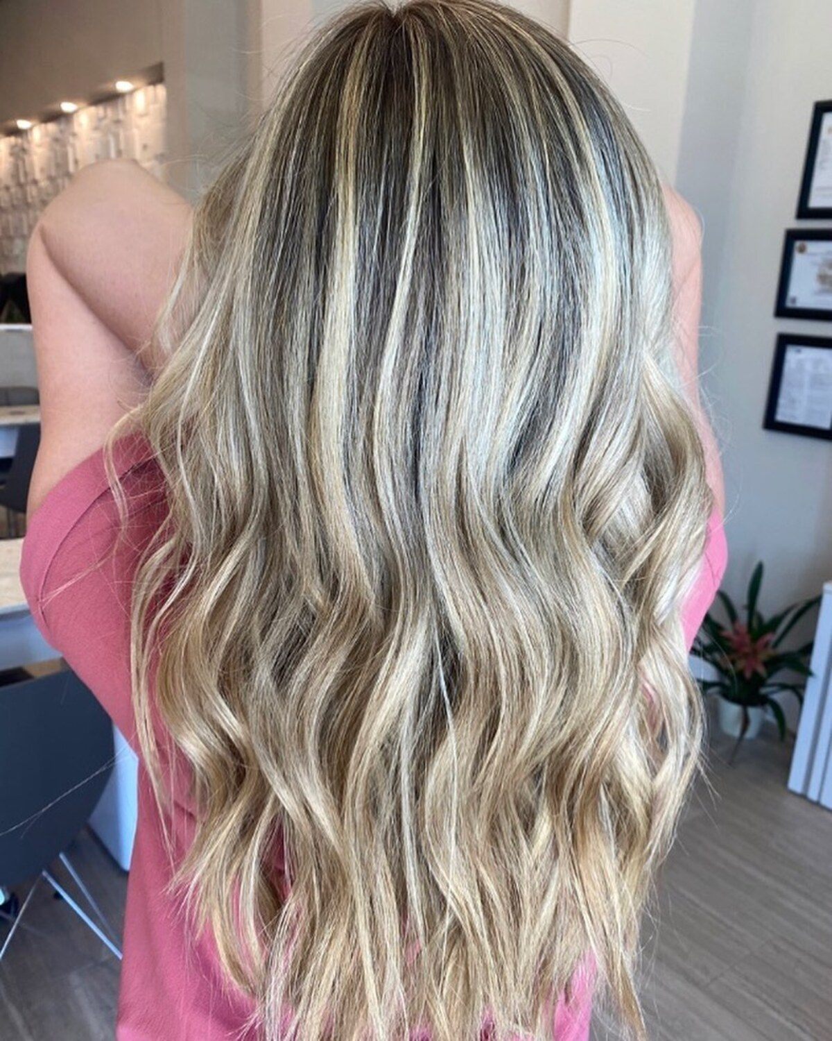 Cheveux blond champagne dimensionnel
