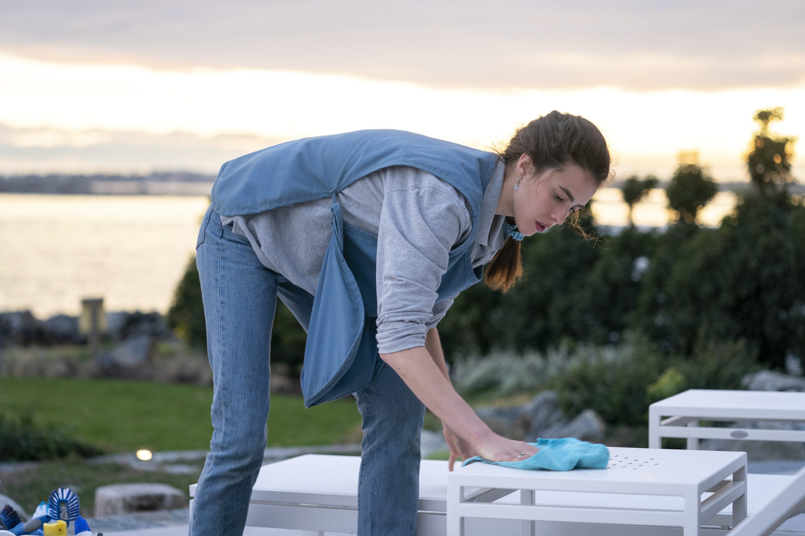 Margaret Qualley sur le plateau de la série Maid sur Netflix