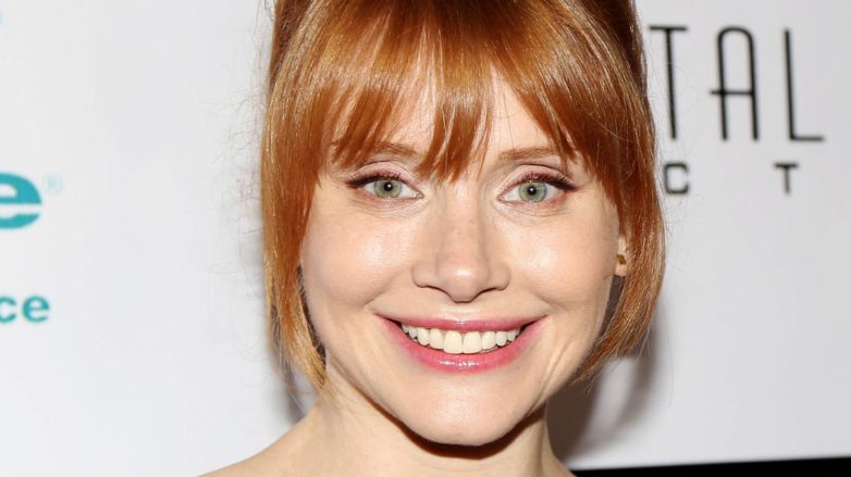 bryce dallas howard roux en chignon et frange
